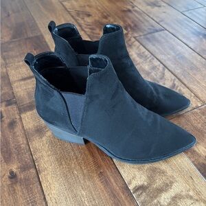 Universal Thread Black Ankle Boots sz 9